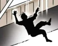 नोएडा: हल्दीराम कंपनी में काम के दौरान व्यक्ति गिरकर गंभीर रूप से घायल, अस्पताल में मौत