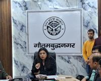 नोएडा DM मेधा रूपम ने क्लब-होटल प्रबंधकों को पढ़ाया सुरक्षा नियमों का पाठ; अग्निशमन, इमरजेंसी एग्जिट और भीड़ नियंत्रण पर सख्त निर्देश