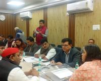 नोएडा: जिलाधिकारी मेधा रूपम ने विशेष प्रगाढ़ पुनरीक्षण पर राजनीतिक दलों के साथ की बैठक