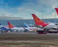 दिल्ली हवाई अड्डे पर आज भी रद्द रहीं 60 से अधिक उड़ानें