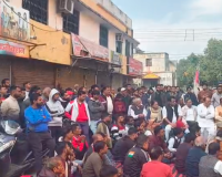 गाजियाबाद: मोदी नगर में सर्राफा व्यापारी की हत्या के विरोध में व्यापारियों ने गोविंदपुरी मार्केट बंद कर धरना दिया