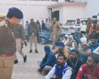 मुजफ्फरनगर: नाबालिग दलित किशोरी की बरामदगी को लेकर कोतवाली पर प्रदर्शन, दी 48 घंटे की मोहलत