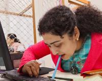 7 साल की उम्र में एक हाथ गंवाया, पर हिम्मत नहीं हारी: मुंह में पेन से कंप्यूटर चलाने वाली सोनल आज बैंक की असिस्टेंट मैनेजर