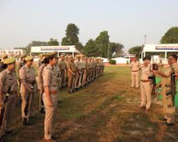 मेरठ में एसएसपी विपिन ताडा ने परेड का निरीक्षण किया और पुलिस सुविधाओं का भ्रमण किया