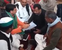 जानसठ तहसील में किसानों का महासंग्राम, एसडीएम का घेराव और तीखी नोकझोंक, 3 दिन में समाधान का अल्टीमेटम