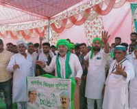 मेरठ: राकेश टिकैत ने किसानों के लिए लखनऊ में आंदोलन की दी चेतावनी, पुराने ट्रैक्टर और अरावली बचाने का मुद्दा