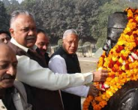 मेरठ में चौधरी चरण सिंह की जयंती पर सर्वदलीय श्रद्धांजलि, राजनीतिक दलों ने अलग-अलग अंदाज में किया नमन