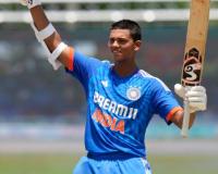 IND vs SA 3rd ODI:  यशस्वी जायसवाल ने जड़ा वनडे करियर का पहला शतक , पहले दो मैच शांत इस मैच में बोल उठा जायसवाल का बल्ला