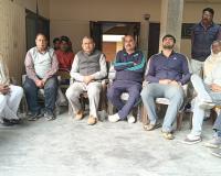 निर्वाल हॉस्पिटल के समर्थन में पड़ोसियों ने की पंचायत, कहा—हॉस्पिटल से स्थानीय लोगों को बहुत लाभ