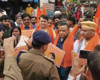 मुजफ्फरनगर में नाबालिग लड़की के अपहरण के आरोप को लेकर शिव चौक पर धरना, पुलिस ने दिया कार्रवाई का आश्वासन