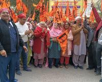 दिल्ली MCD कार्रवाई के विरोध में मुजफ्फरनगर में उतरे गोरखनाथ जी के भक्त, पीएम मोदी के नाम ज्ञापन भेजा