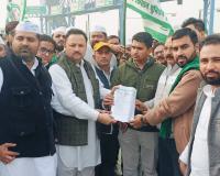 मुजफ्फरनगर में जग्गाहेड़ी टोल प्लाजा पर भाकियू तोमर का जोरदार प्रदर्शन, अभद्रता करने वाले दो टोलकर्मी बर्खास्त, सौंपा ज्ञापन 