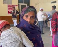 शामली में पति पर पैट्रोल से पत्नी और बच्चों को आग लगाने की कोशिश का आरोप, कलेक्ट्रेट पहुंचकर की गई शिकायत