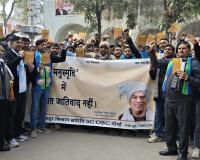 मुजफ्फरनगर: मनुस्मृति के अपमान के खिलाफ कलेक्ट्रेट पर प्रदर्शन, भीम आर्मी अध्यक्ष को दी चुनौती