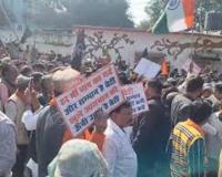 आईएएस के विवादित बयान के बाद लोगों में रोष..सड़कों पर उतरा ब्राह्मण समाज, सीएम हाउस घेराव की कोशिश, पुलिस से हुई धक्कामुक्की