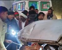 बाराबंकी: तेज रफ्तार अज्ञात वाहन ने मारी कार को टक्कर,दो की मौत, एक गंभीर