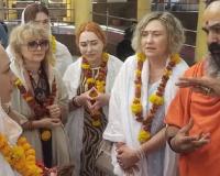 मध्य प्रदेश: यूक्रेन की महिलाओं ने किए भगवान पशुपतिनाथ के दर्शन, रूस-यूक्रेन युद्ध समाप्त करने की कामना की