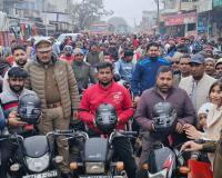 मुजफ्फरनगर में बेटी के जन्मदिन पर अनूठी पहल, भाजपा नेता ने बांटे 251 हेलमेट, सड़क सुरक्षा का संदेश