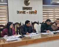 शामली में विकास और राजस्व कार्यों की समीक्षा बैठक, जिलाधिकारी ने अधिकारियों को कड़ी फटकार लगाई