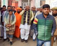 सपा सांसद हरेंद्र मलिक पहुंचे कपसाड, पीड़ित परिवार को दी 3 लाख की मदद; बोले- 'अन्याय के खिलाफ लड़ेगी पार्टी'