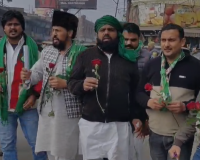 मुजफ्फरनगर में AIMIM का अमन अभियान, फूल और कलम बांटकर दिया शांति का संदेश