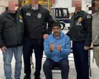 हिरासत में मादुरो! गिरफ्तारी के बाद पहली तस्वीरें वायरल, डबल थम्ब्स-अप ने मचाया बवाल