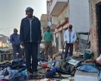 मुजफ्फरनगर: चाय बनाते समय मकान में लगी भीषण आग, गरीब हलवाई की गृहस्थी और लाखों का सामान जलकर राख
