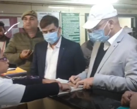 मेरठ में जिलाधिकारी डॉ. वीके सिंह ने लाला लाजपत राय मेडिकल कॉलेज का औचक निरीक्षण किया