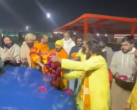 साधु या सेठ? माघ मेले में ‘पोर्शे बाबा’ का जलवा, तपस्या के साथ टॉप-गियर!