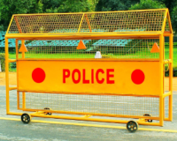 पर्यटन नगरी वाराणसी में टूरिस्ट से बदसलूकी का आरोप, पुलिस के व्यवहार पर उठे सवाल