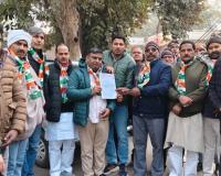 मुजफ्फरनगर में  डीएम कार्यालय पर कांग्रेस का जोरदार प्रदर्शन, एनएसयूआई अध्यक्ष के साथ अभद्रता पर राज्यपाल के नाम सौंपा ज्ञापन