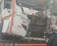 UP में कोहरे का तांडव: 16 गाड़ियां आपस में भिड़ीं, बरेली में पिता-पुत्र समेत 7 की मौत, 26 जिलों में कोल्ड-डे