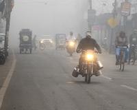 मुज़फ्फरनगर में कोहरे और शीतलहर का डबल अटैक, रेंगते दिखे वाहन, धूप ने दी आंशिक राहत