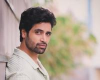 'डकैत' में 90 के दशक के सुपरहिट गाने का तड़का, अदिवि शेष लेकर आएंगे 'तू चीज बड़ी है मस्त' सॉन्ग