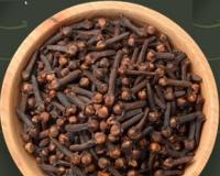 नेचुरल पेन किलर है लौंग, दांत दर्द से माइग्रेन तक में कारगर 