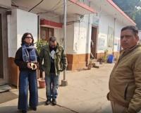 विवादित पोस्ट मामले में नेहा सिंह राठौर लखनऊ के हजरतगंज थाने पहुंचीं, बोलीं-जांच में सहयोग दूंगी 