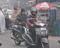 शामली में कड़ाके की ठंड और घना कोहरा, हाईवे पर वाहनों की रफ्तार ठहरी