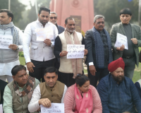 भाजपा विधायकों ने आतिशी की माफी मांगने को लेकर किया सदन में हंगामा, गुरुवार तक सदन स्थगित