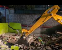 देहरादून: घंटाघर क्षेत्र में अवैध मजार पर चला बुलडोजर, प्रशासन ने मुक्त कराई सरकारी जमीन