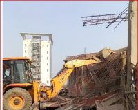 नोएडा में गरजा बुलडोजर, भू-माफिया पस्त, करोड़ों की जमीन मुक्त, प्राधिकरण की बड़ी कार्रवाई