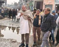 थानाभवन के हसनपुर लुहारी गांव का औचक निरीक्षण: सीडीओ ने तालाब-सड़क सफाई और हॉस्पिटल ताले पर दिए निर्देश