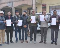 शामली: अत्यधिक सर्दी के चलते कक्षा 8 तक के विद्यालयों में अवकाश पर रोक, डीएम को महासभा ने ज्ञापन सौंपा