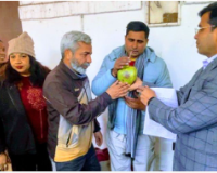 मुजफ्फरनगर में एडीएम ने नारियल पानी पिलाकर ख़त्म करवाई सुमित मलिक की भूख हड़ताल