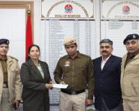 सोनीपत पुलिस की मिसाल: साथी पुलिसकर्मी की बीमार बेटी के इलाज के लिए जुटाए 10 लाख रुपये