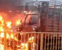 पानीपत में पेंट से भरे कैंटर में लगी भीषण आग, लाखों का माल राख, हाईवे पर लगा जाम