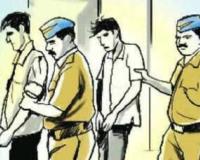 नोएडा: बैंक से लोन दिलवाने के नाम पर ठगी करने वाले कॉल सेंटर का भंडाफोड़, पांच गिरफ्तार