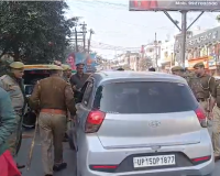 गणतंत्र दिवस पर मुजफ्फरनगर में अभेद्य सुरक्षा: सड़कों पर उतरे एसपी सिटी, महावीर चौक पर कारों से उतरवाई काली फिल्म