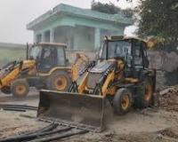 संभल में 'बुलडोजर' का प्रहार: अवैध मदरसा, मस्जिद और बारात घर ध्वस्त; 75 लाख का जुर्माना