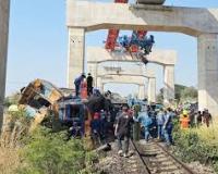 थाईलैंड रेल हादसा : चलती ट्रेन पर गिरी हाई-स्पीड प्रोजेक्ट की क्रेन, 22 की मौत, 55 घायल