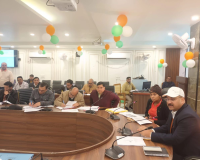 मेरठ में डीएम की समीक्षा बैठक: विकास परियोजनाओं को समय पर पूरा करने के सख्त निर्देश